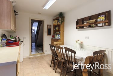 5 bed house, Flora Street, Cathays, Cardiff, CF244EQ - Image 3
